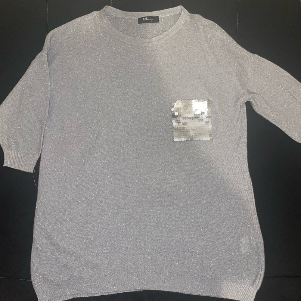 Woman’s gray/sliver blouse